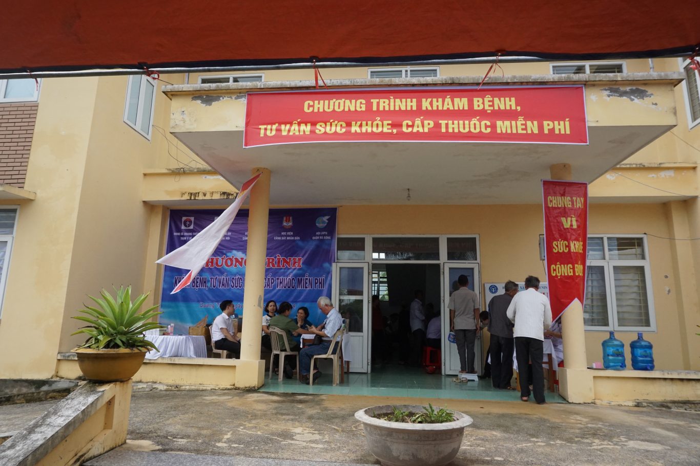 Chương trình khám bệnh, tư vấn và cấp thuốc miễn phí tại xã Quang Thiện, huyện Kim Sơn, tỉnh Ninh Bình